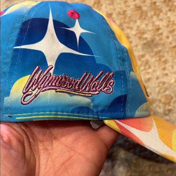 Lynwood Walls Queen Colorful 'Hello Beautiful' Women's Cap - Picture 7 of 8